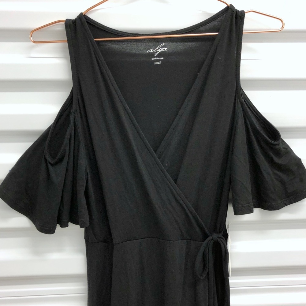 🌈 NWT Francesca’s Cold Shoulder Tie Black Dress - Picture 7 of 8